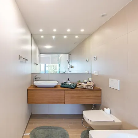 Excellent Two Bedroom דירה