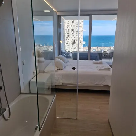 Excellent Two Bedroom Lägenhet Fuengirola