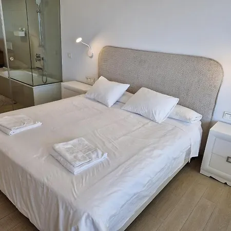 Excellent Two Bedroom Lägenhet *