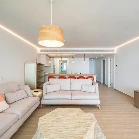 Excellent Two Bedroom شقة