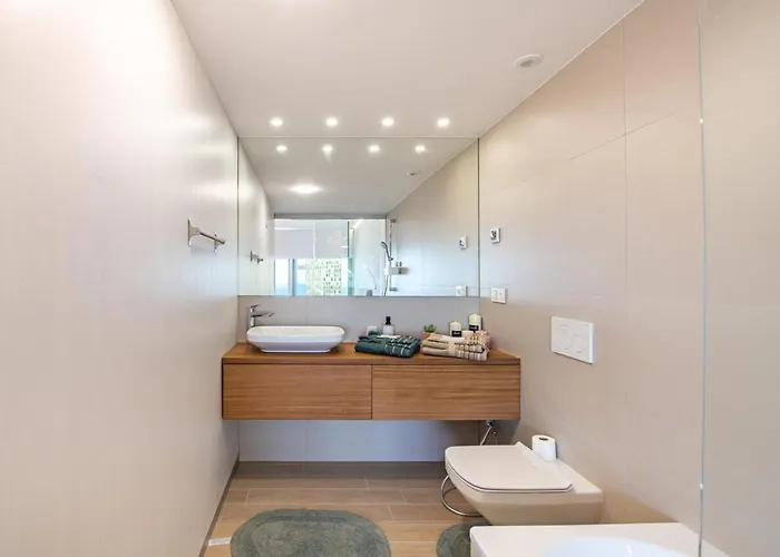 Excellent Two Bedroom アパート