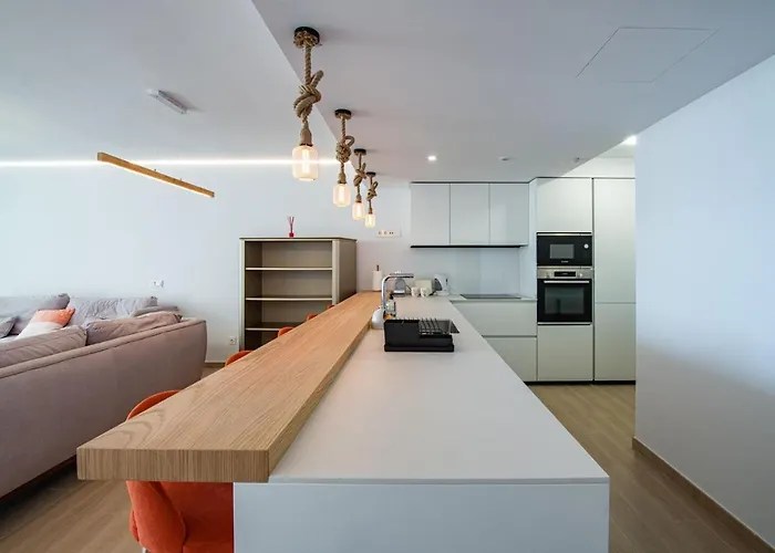 Excellent Two Bedroom アパート *