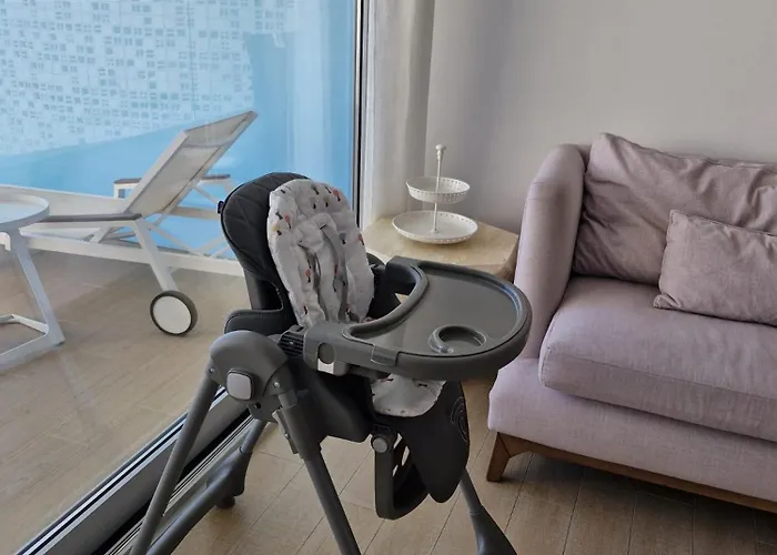 Excellent Two Bedroom * フエンヒロラ