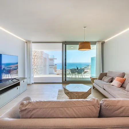 Excellent Two Bedroom Апартаменты *