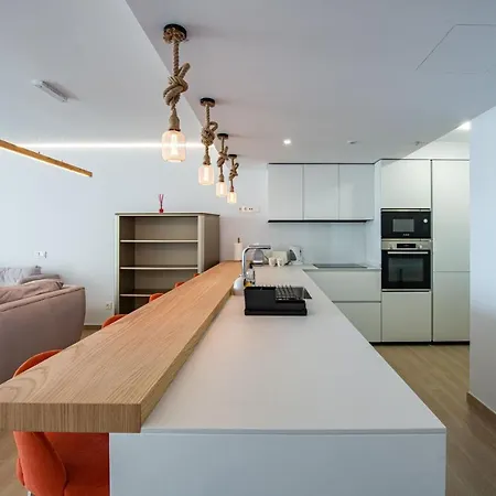 Excellent Two Bedroom Apartamento *